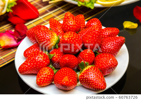 Ripe strawberry Ripe strawberry 60763726