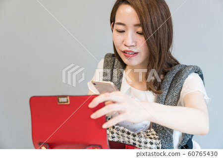 A woman shooting a bag 60765430