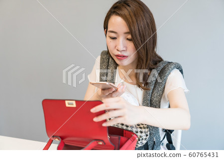 A woman shooting a bag 60765431