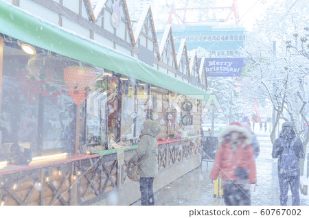 Munich Christmas city with falling snow Munich Christmas city with falling snow 60767002