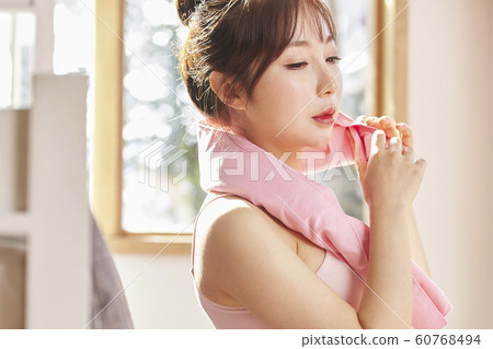 Young woman, morning, exercise, health, diet, sports, rest, rest, living room, room, house 60768494