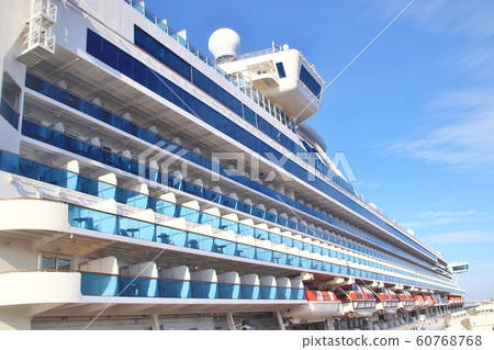 Yokohama Great Pier Luxury Passenger Ship Yokohama Great Pier Luxury Passenger Ship 60768768