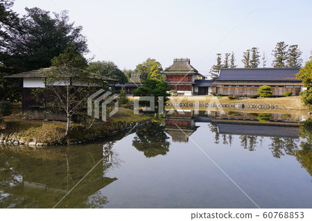 Shogakuen,位於岡山縣津山市的一個正在遷移的日本花園:Seiryoken(左)和會議地點 Shogakuen,位於岡山縣津山市的一個正在遷移的日本花園:Seiryoken(左)和會議地點 60768853