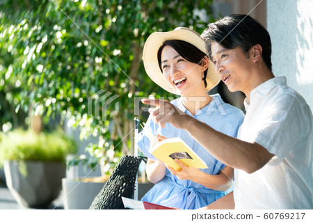 Travel Airport Couple Overseas travel Guidebook 60769217