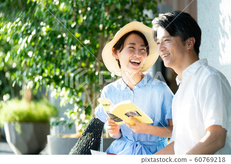 Travel Airport Couple Overseas travel Guidebook 60769218