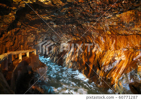 [Three-step wall cave] Shirahama-cho, Nishimuro-gun, Wakayama 60771287