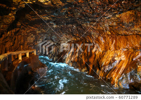 [Three-step wall cave] Shirahama-cho, Nishimuro-gun, Wakayama 60771289