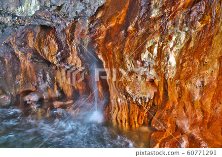 [Sternwall Cave Squirting Rock] Shirahama-cho, Nishimuro-gun, Wakayama 60771291