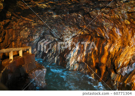 [Three-step wall cave] Shirahama-cho, Nishimuro-gun, Wakayama 60771304