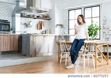 Ladies Kitchen Young Lifestyle Casual 60775257
