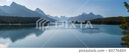Maligne Lake close to Jasper with early morning Maligne Lake close to Jasper with early morning 60776804