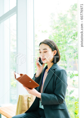 Business woman << Kinki University >> 60776971