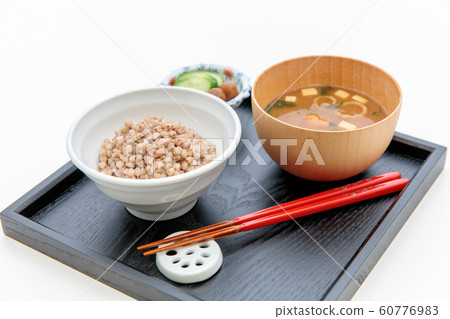 Japanese food boiled buckwheat noodles and freeze-dried miso soup 60776983