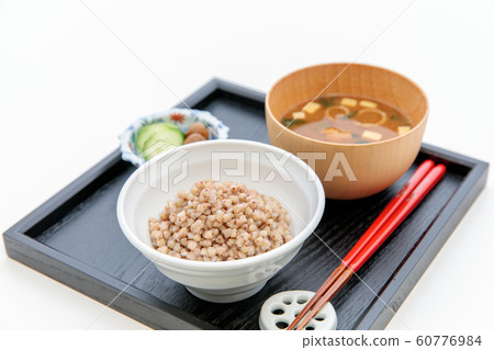 Japanese food boiled buckwheat noodles and freeze-dried miso soup 60776984