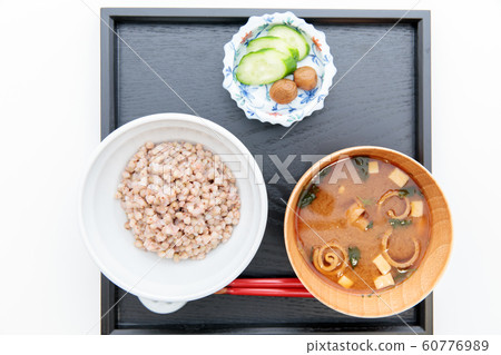Japanese food boiled buckwheat noodles and freeze-dried miso soup 60776989