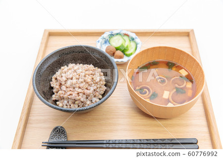 Japanese food boiled buckwheat noodles and freeze-dried miso soup 60776992
