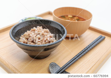 Japanese food boiled buckwheat noodles and freeze-dried miso soup Japanese food boiled buckwheat noodles and freeze-dried miso soup 60776994