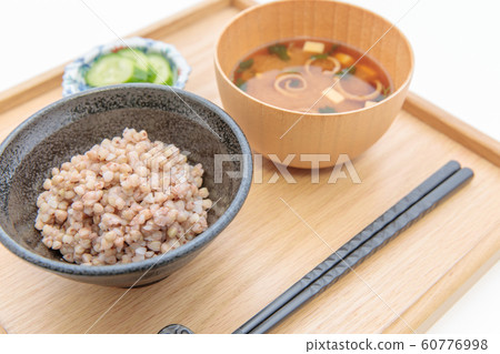 Japanese food boiled buckwheat noodles and freeze-dried miso soup Japanese food boiled buckwheat noodles and freeze-dried miso soup 60776998