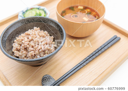 Japanese food boiled buckwheat noodles and freeze-dried miso soup 60776999