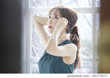 Business woman, young woman, morning, dress, living room, room, house, beauty 60777677