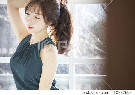 Business woman, young woman, morning, dress, living room, room, house, beauty 60777692