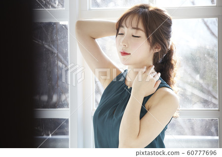 女商人，年輕女子，早晨，禮服，客廳，房間，房子，美女 60777696