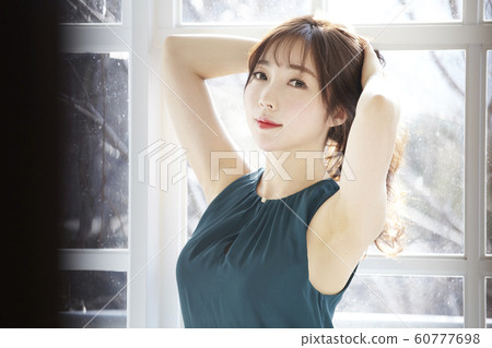 Business woman, young woman, morning, dress, living room, room, house, beauty 60777698