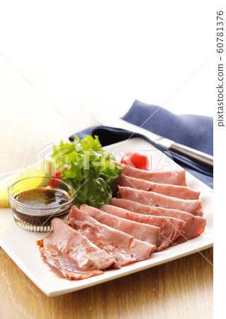 烤牛肉 烤牛肉 60781376