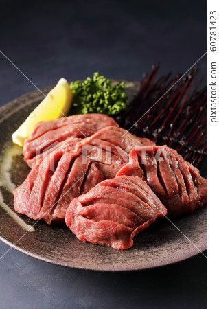 Thick cut beef tongue 60781423