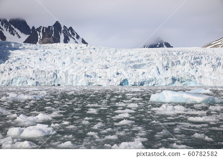 Antarctic glaciers (Svalbard) 60782582