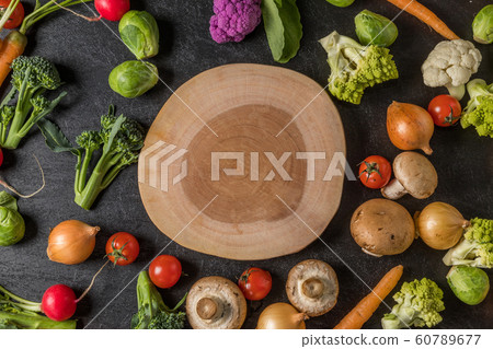 Generic frame of fresh vegetables 60789677