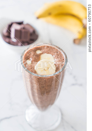 chocolate banana milkshake 60790753
