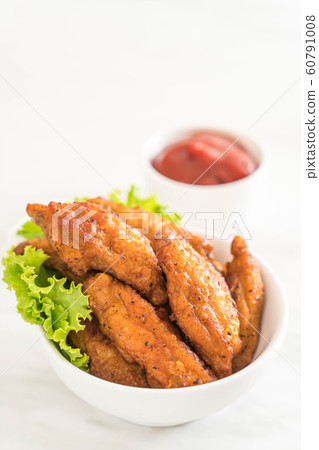 fried chicken wings 60791008