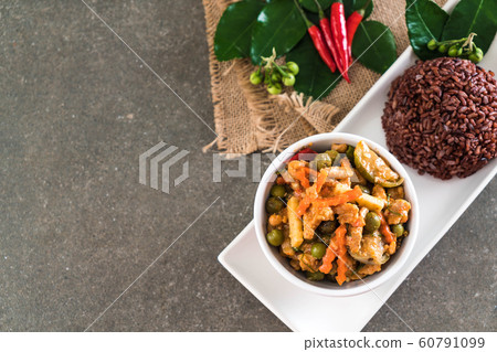 Panaeng Curry with pork and berry rice 60791099