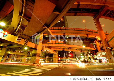 都市高速公路箱崎交匯處的夜景 都市高速公路箱崎交匯處的夜景 60791337