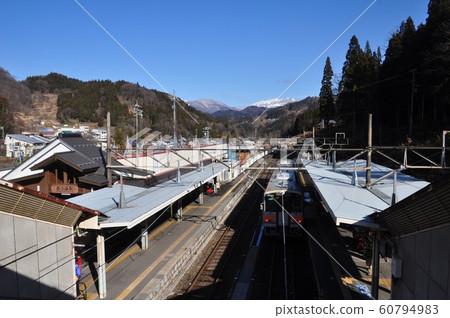 Early winter Northern Alps from Minamiotari Station platform 60794983