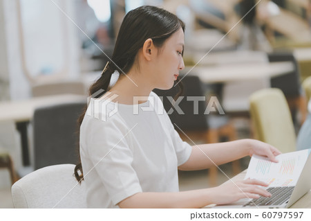 工作的女人工作的女人 60797597
