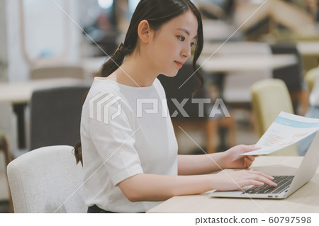工作的女人工作的女人 60797598