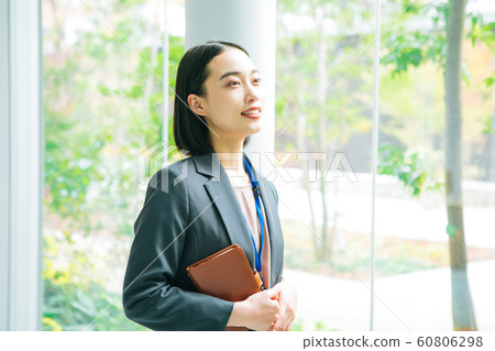 Business woman << Kinki University >> 60806298