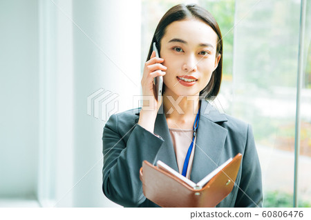 Business woman << Kinki University >> 60806476