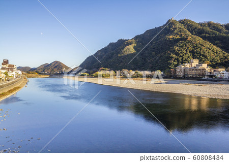 來自岐阜縣近山的長良川風景長野大橋 來自岐阜縣近山的長良川風景長野大橋 60808484