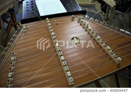 Hammer dulcimer Hammer dulcimer 60809447