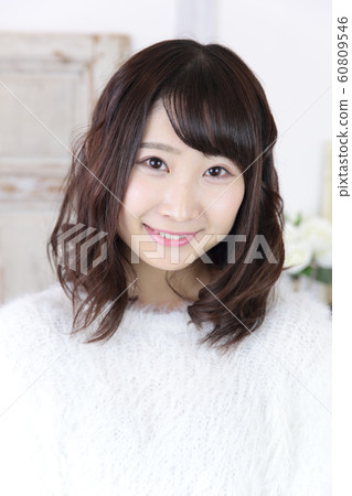 年輕女士的髮型 60809546