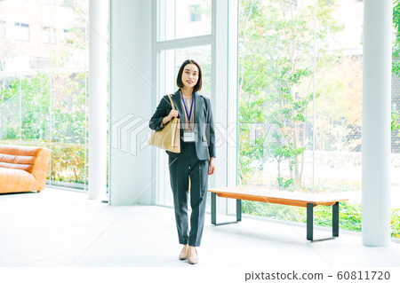 Business woman << Kinki University >> 60811720