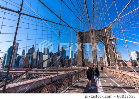 布魯克林大橋的“紐約”曼哈頓摩天大樓 60812555