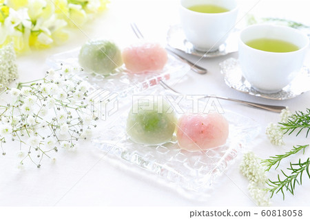 蠶豆和櫻桃豆醬的Kuzumanju 蠶豆和櫻桃豆醬的Kuzumanju 60818058