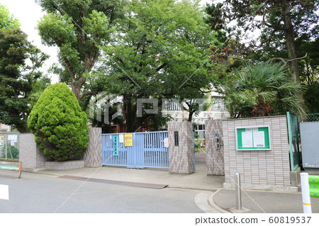 ■赤羽西西小學的大門■東京都北區 60819537