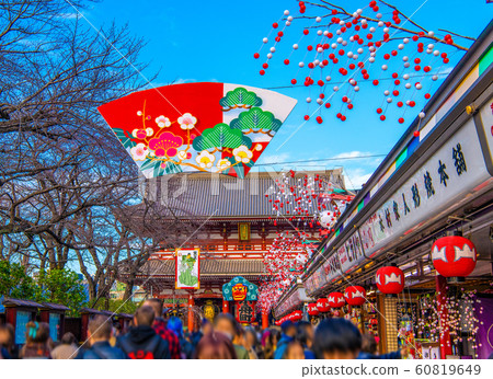 在日本Sensoji寺廟的東京市風景 在日本Sensoji寺廟的東京市風景 60819649