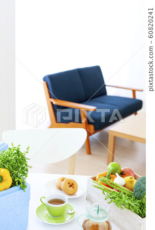  Ingredients on the table 60820241