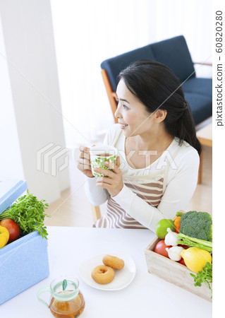 Middle women during tea time Middle women during tea time 60820280